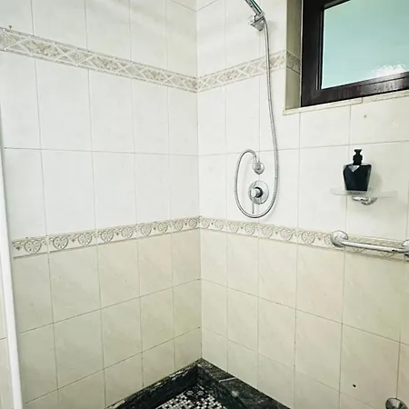 Duplex Apartment-balcony-city Center -7 Guests アパート ティラナ