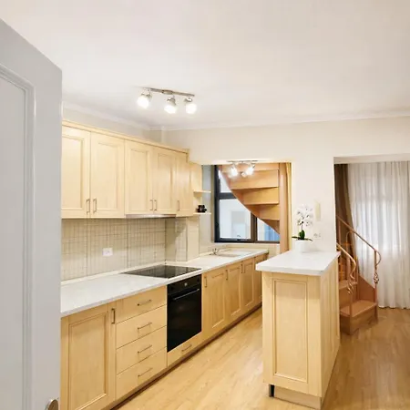 Duplex Apartment-balcony-city Center -7 Guests * 地拉那